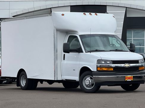 Used 2019 Chevrolet Express 3500 w/ Power Convenience Package image 2