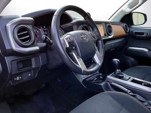 Used 2018 Toyota Tacoma SR5 image 17