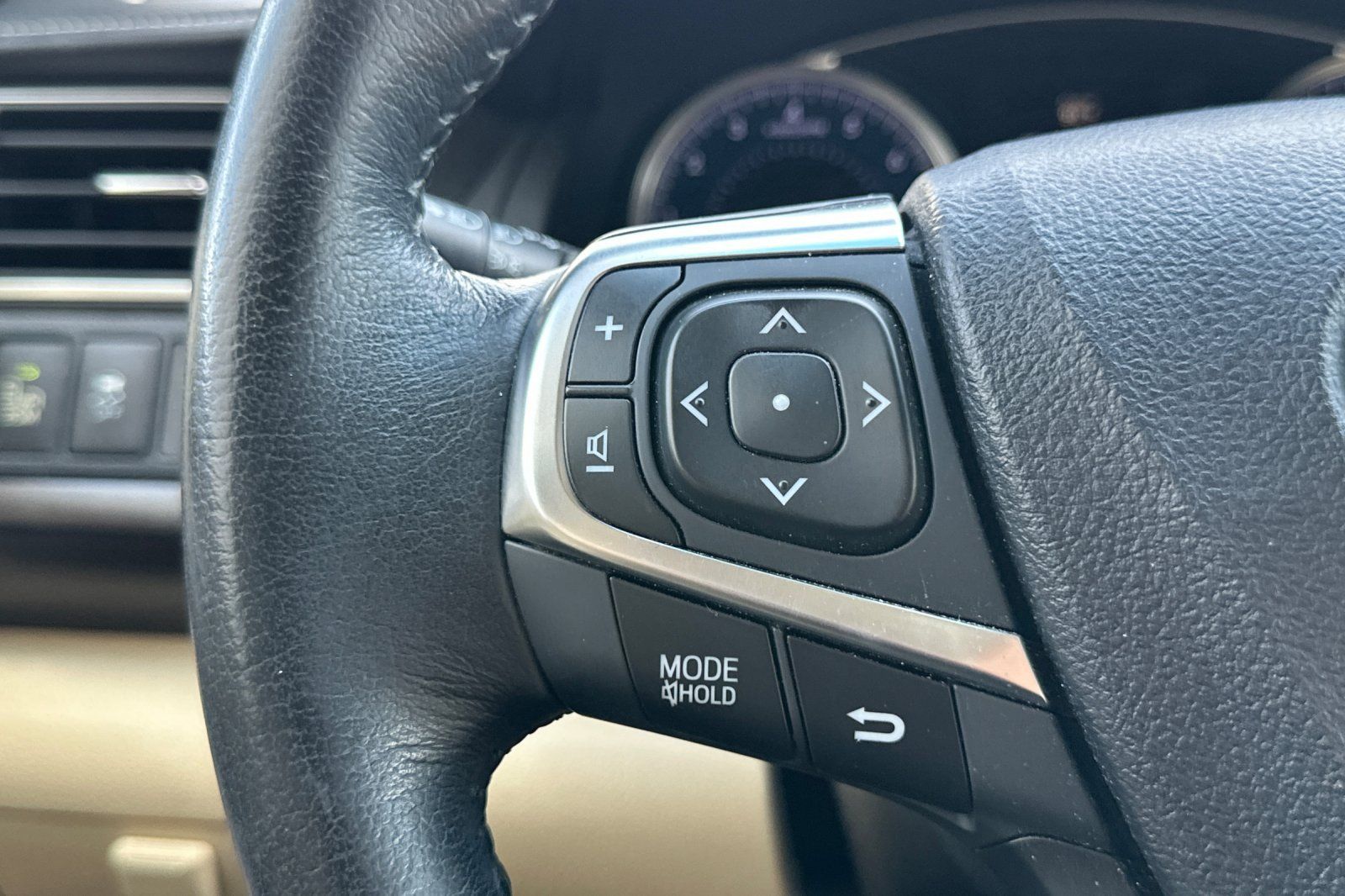 Used 2015 Toyota Camry XLE FWD image 34