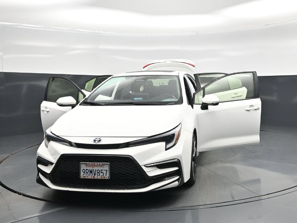 Used 2025 Toyota Corolla SE w/ SE Premium Package FWD image 30