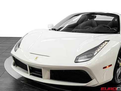 Used 2019 Ferrari 488 Spider RWD image 16