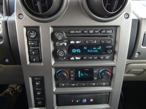 Used 2003 HUMMER H2 w/ Preferred Equipment Group image 32