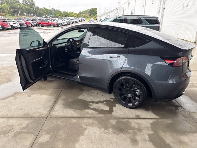 Used 2023 Tesla Model Y Long Range AWD/4WD image 3
