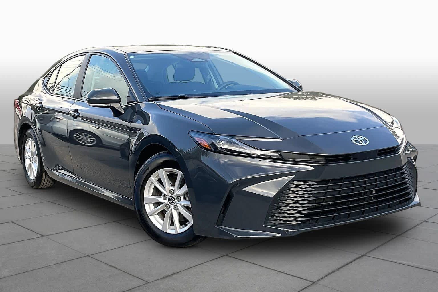 Used 2025 Toyota Camry LE FWD image 3