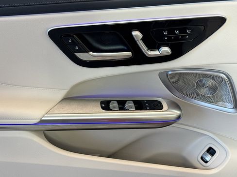 Used 2024 Mercedes-Benz CLE 300 4MATIC Cabriolet image 17