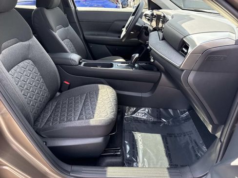 Certified 2025 Nissan Kicks SV w/ SV Premium Package AWD/4WD image 25