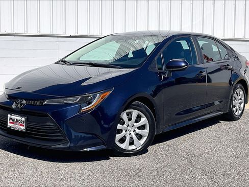 Used 2025 Toyota Corolla LE FWD image 2