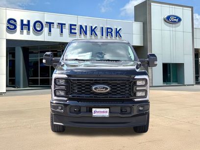 New 2026 Ford F250 Lariat w/ Black Appearance Package