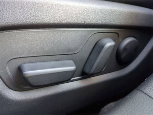 Used 2025 MAZDA CX-50 AWD 2.5 Turbo w/ Premium Pkg image 18