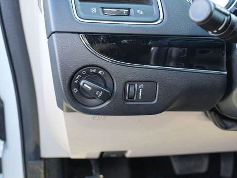 Used 2020 Dodge Grand Caravan SXT w/ Rear Park Assist Package FWD image 17