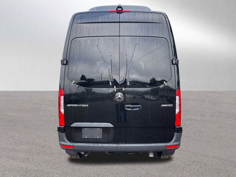 Used 2024 Mercedes-Benz Sprinter 2500 image 7