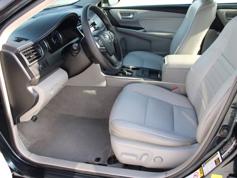 Used 2016 Toyota Camry XLE image 11