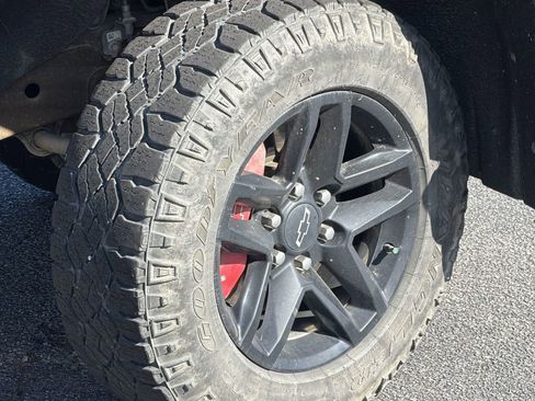 Used 2021 Chevrolet Silverado 1500 Custom Trail Boss AWD/4WD image 12