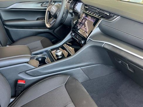 New 2025 Jeep Grand Cherokee L Laredo w/ Luxury Tech Group I image 17