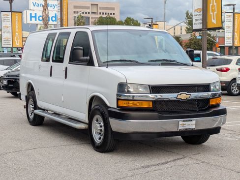 Used 2024 Chevrolet Express 2500 w/ Driver Convenience Package image 3