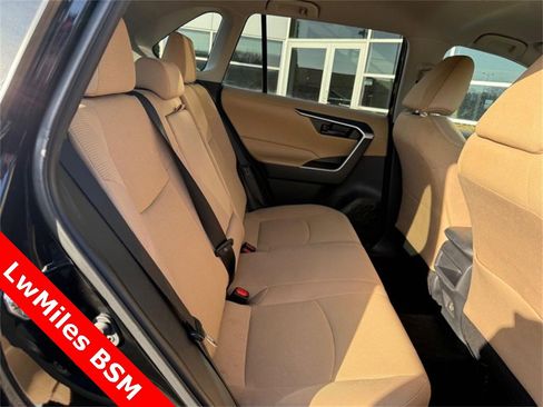 Used 2021 Toyota RAV4 LE image 12