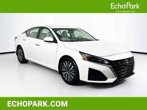 Used 2023 Nissan Altima 2.5 SV image 1