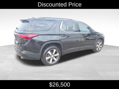 Used 2022 Chevrolet Traverse LT w/ LT Premium Package image 3