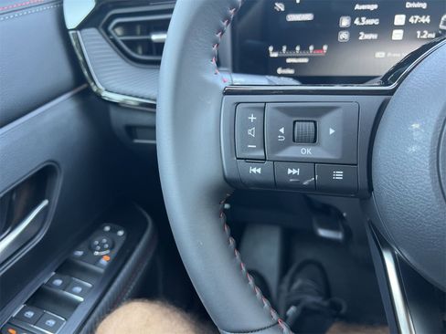 New 2025 Nissan Kicks SR image 11