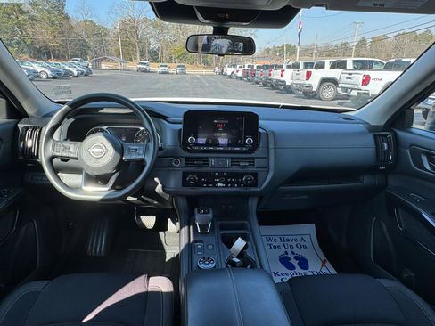 Used 2023 Nissan Pathfinder S image 17