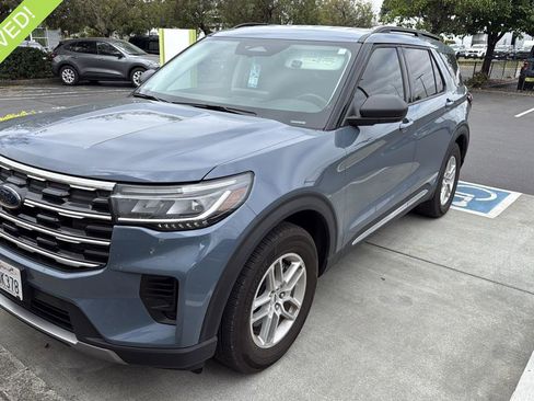 Used 2025 Ford Explorer Active RWD image 1