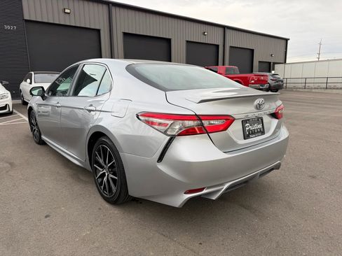 Used 2018 Toyota Camry SE image 6