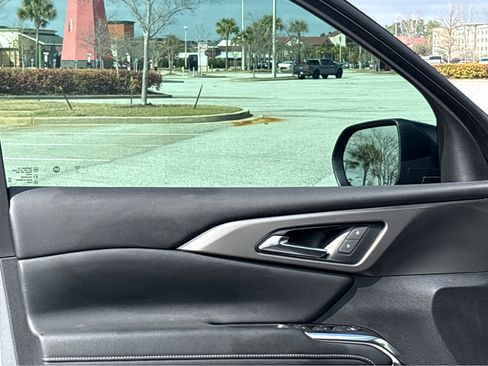 Used 2024 Chevrolet Traverse LS image 7