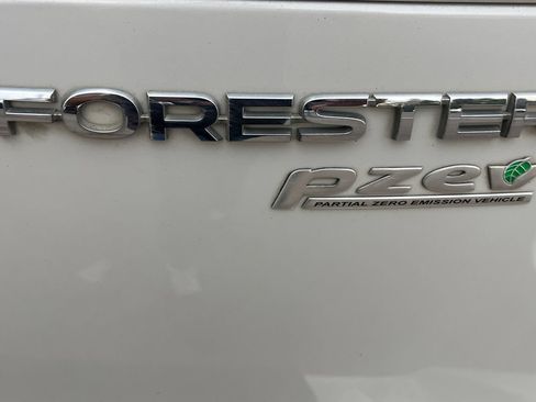 Used 2016 Subaru Forester 2.5i Premium w/ All-Weather Package AWD/4WD image 23