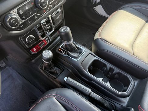 Used 2024 Jeep Wrangler Unlimited Rubicon AWD/4WD image 22