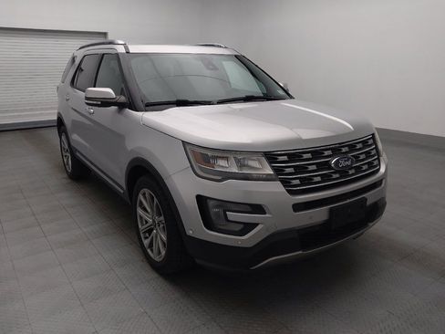 Used 2017 Ford Explorer Limited w/ Equipment Group 301A AWD/4WD image 13