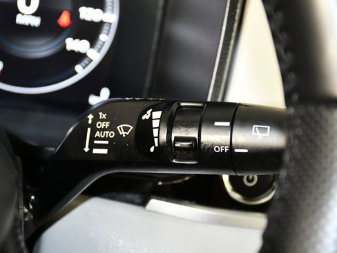 Used 2025 Mitsubishi Outlander SEL image 24