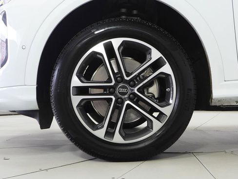 Used 2025 Audi Q5 Premium w/ Convenience Package AWD/4WD image 5