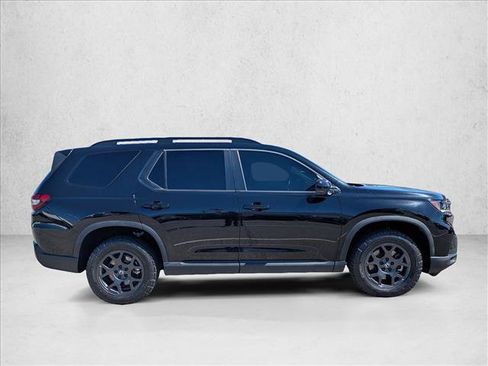 Used 2023 Honda Pilot TrailSport image 4