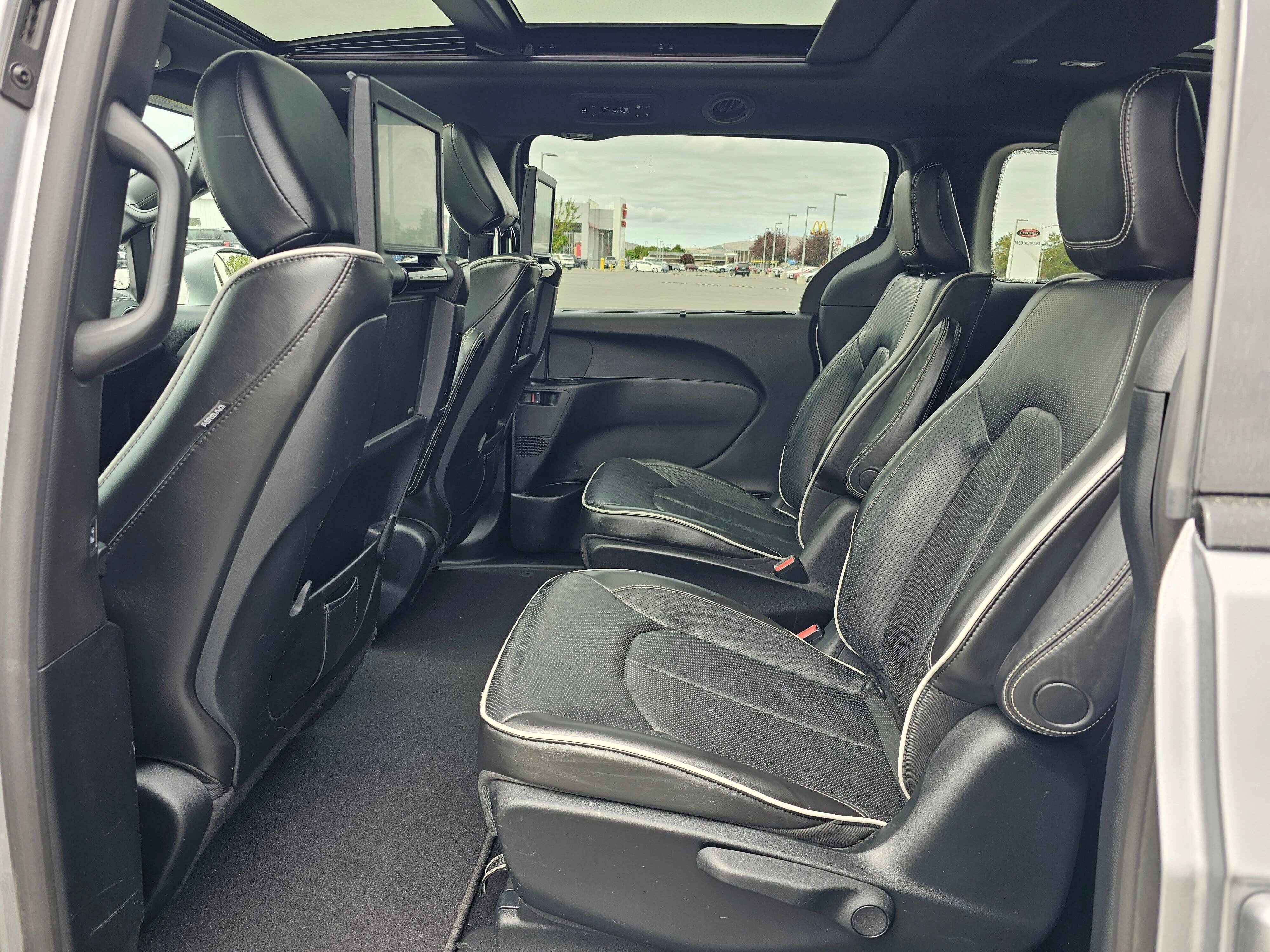 Used 2019 Chrysler Pacifica Limited w/ Advanced Safetytec Group FWD image 15