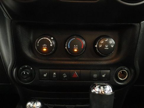 Used 2017 Jeep Wrangler Unlimited Sahara AWD/4WD image 17