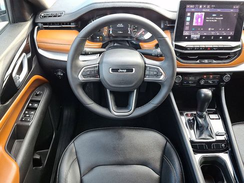 Certified 2025 Jeep Compass Limited AWD/4WD image 27