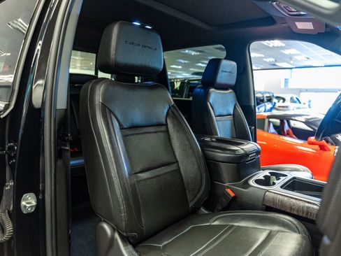 Used 2022 GMC Sierra 3500 Denali w/ Denali Ultimate Package image 16