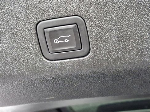 Used 2024 Chevrolet Suburban Premier image 26