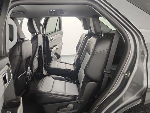 Used 2022 Ford Explorer XLT w/ Equipment Group 202A image 16