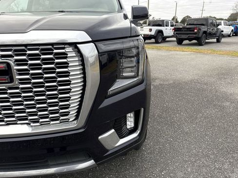 Used 2021 GMC Yukon XL Denali w/ Denali Premium Package image 9