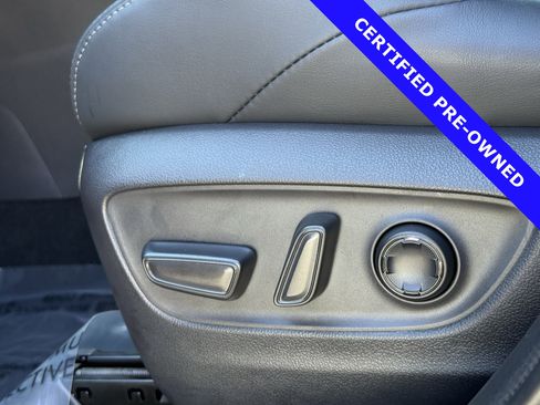 Used 2022 Toyota Venza Limited image 22