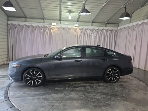 Used 2023 Honda Accord Touring image 3