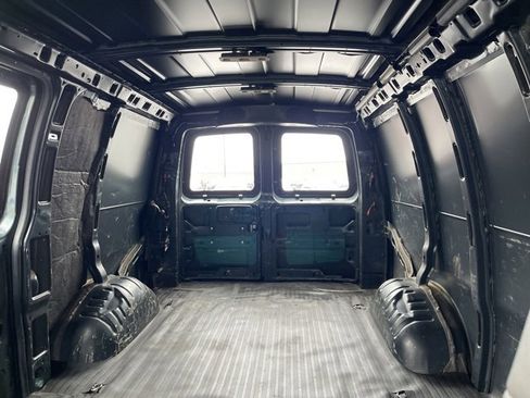 Used 2017 Chevrolet Express 2500 Work Van image 17