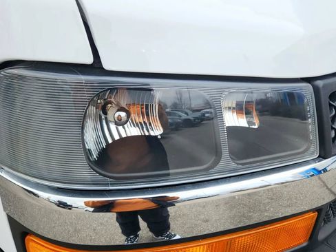 Used 2024 Chevrolet Express 2500 w/ Driver Convenience Package image 10