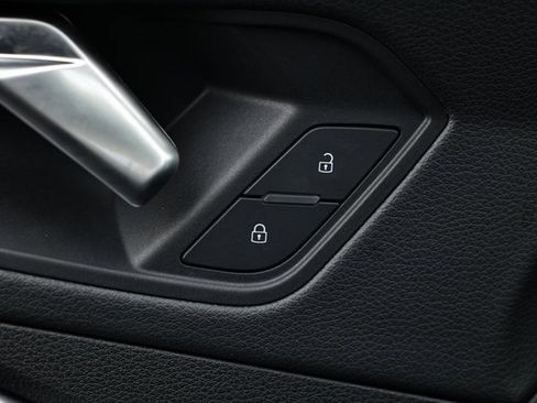 Used 2024 Audi Q3 2.0T Premium image 17