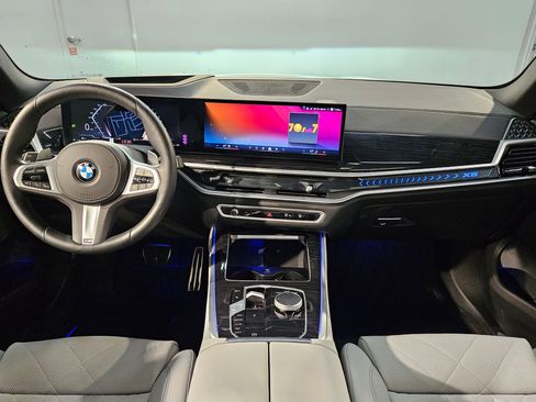 Used 2025 BMW X5 xDrive40i w/ M Sport Package AWD/4WD image 10