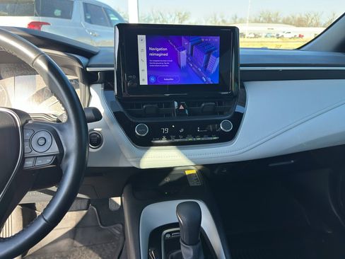 Used 2024 Toyota Corolla SE w/ SE Premium Package image 18