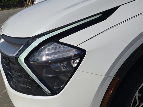 Certified 2023 Kia Sportage LX image 5