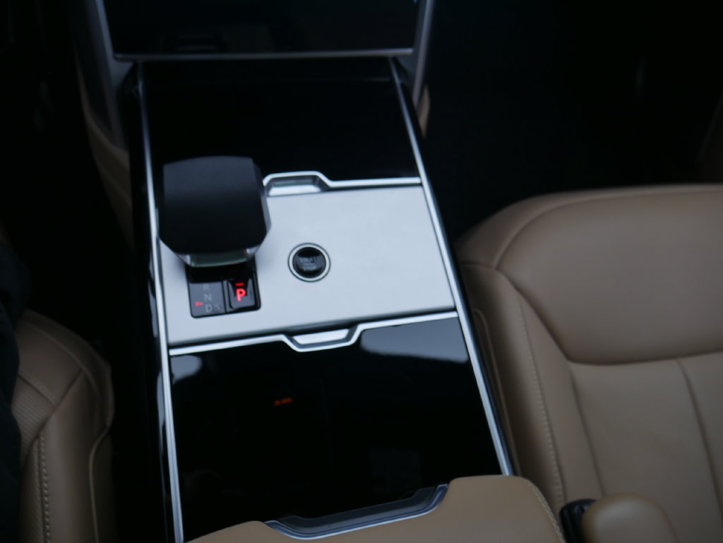Certified 2025 Land Rover Range Rover Autobiography AWD/4WD image 32