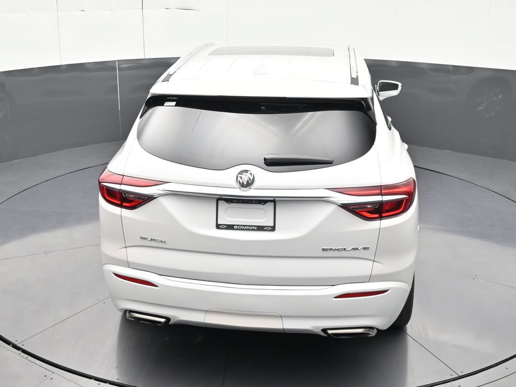 Used 2018 Buick Enclave Avenir FWD image 19